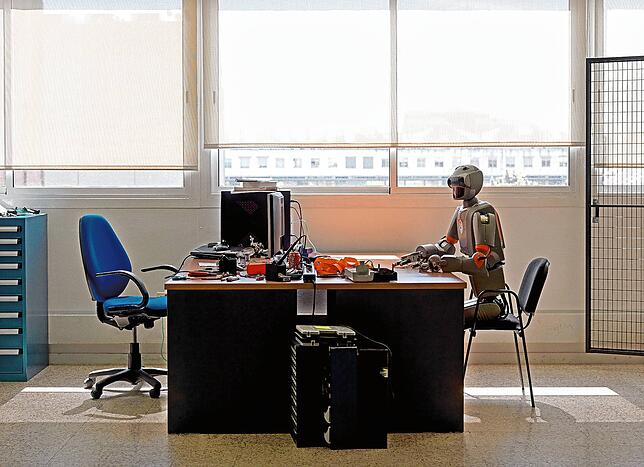 Vincent Fournier: &bdquo;Reem B #5 [Pal], Barcelona Spain&ldquo; aus &bdquo;The Man Machine&ldquo; (2010).
