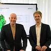 Vor dem Hintergrund des AOK-Gesundheitsreports ziehen Martin Hummel (Geschäftsführer AOK Hochrhein-Bodensee, links) und Karsten ...