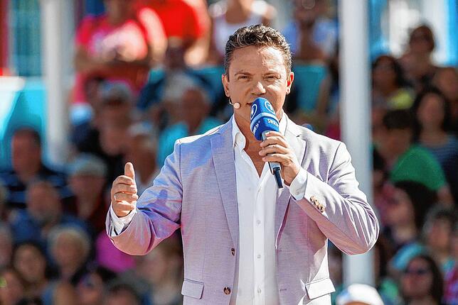 Stefan Mross‘ beliebte Show „Immer wieder sonntags“ wird vorerst pausiert.
