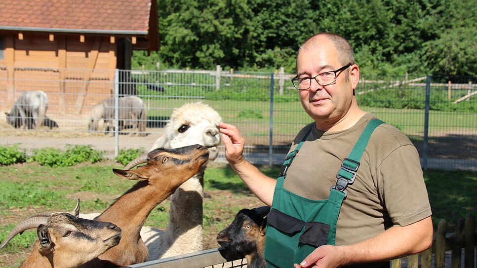 Carsten Otte ist mit Leidenschaft bei der Arbeit. Er genießt es, sich um die Tiere zu kümmern.