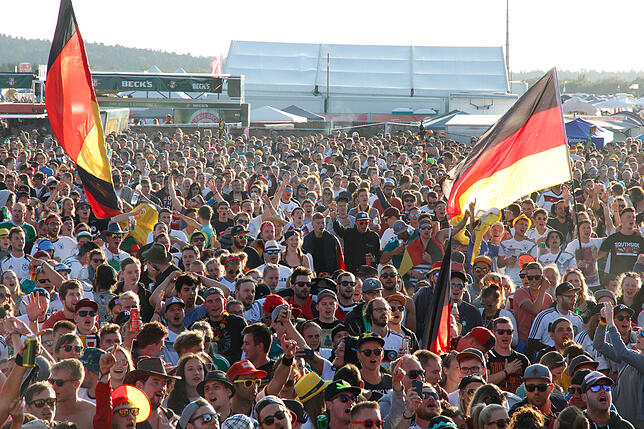 Bild 4: Public Viewing auf dem Southside am Samstag