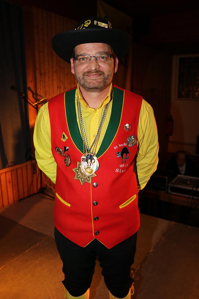 Uwe Narr, der „Vize“, erhielt den "Schwarze Katze" Orden des Narrenvereins Neu-Böhringen und wurde von seiner Bürgermeisterin Ulrike ...