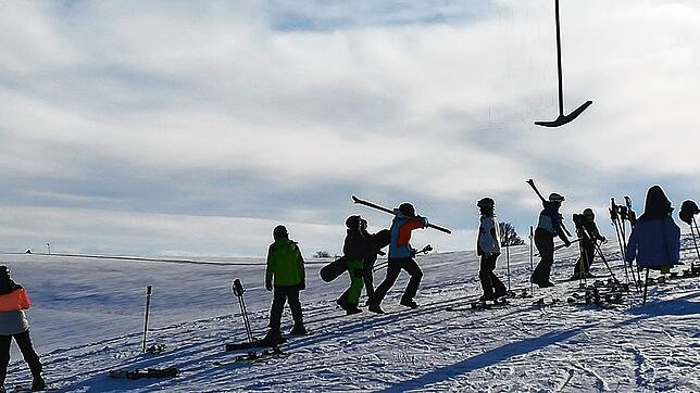 Schon Generationen lernten Ski- und Snowboardfahren am Skihang in Brenden. In dieser Saison genossen zahlreiche Wintersportbegeisterte ...
