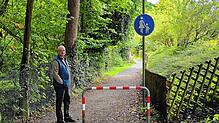 Das Schild zeigt es: Der Königsweg ist Fußgängern vorbehalten. Rolf Milz kennt die Realität: Viele Radler ignorieren das Fahrverbot, was ...