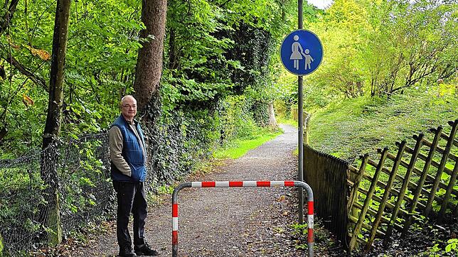 Das Schild zeigt es: Der Königsweg ist Fußgängern vorbehalten. Rolf Milz kennt die Realität: Viele Radler ignorieren das Fahrverbot, was ...