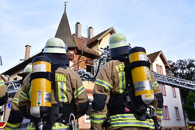 Bild 4: Bilder des ausbrennenden Weinhaus Schunk
