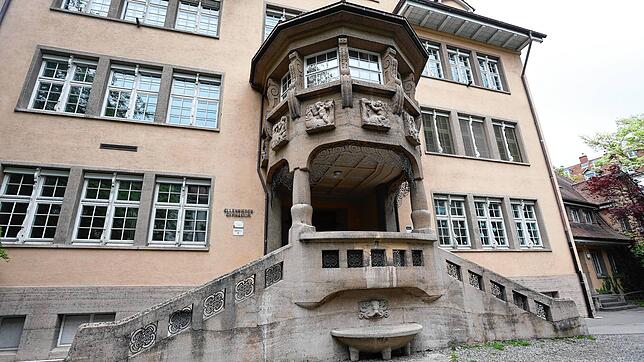 Über diese Treppen werden sie kommen: Der Eingang ins Ellenrieder.