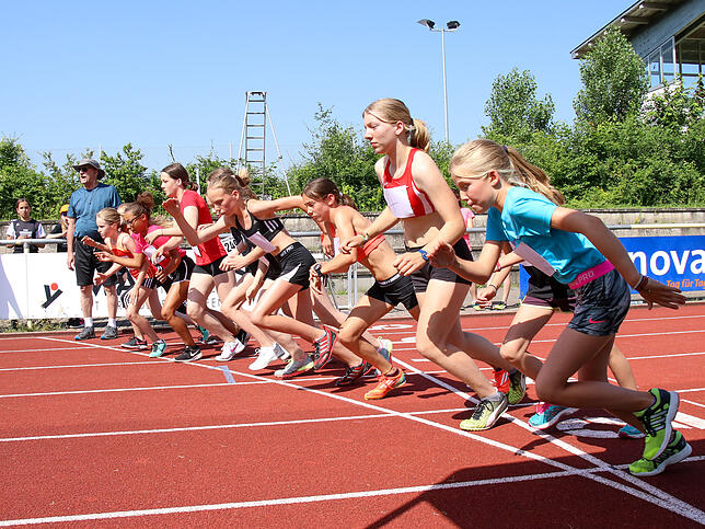 Bild 12: Bilder vom Kreisfinale des Schulwettbewerbs &bdquo;Jugend trainiert für Olympia&ldquo; am Donnerstag im Langensteinstadion Tiengen