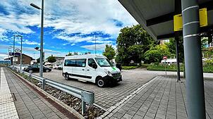 Teile der S-Bahnen durch den schweizerischen Klettgau zwischen Wilchingen-Hallau und Erzingen werden neuerdings durch Kleinbusse ...