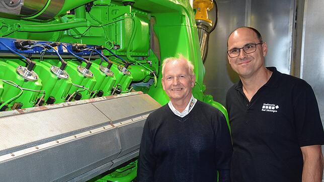 Sie gaben einen Einblick in die Arbeit des Blockheizkraftwerkes auf dem einstigen Brennet-Areal in Bad Säckingen: Harry Runge (links) ...