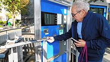 Volker Grundies aus Konstanz benutzt das Augustiner-Parkhaus mehrmals im Monat, weil es zentral gelegen ist. Ab März 2026 müssen er und ...