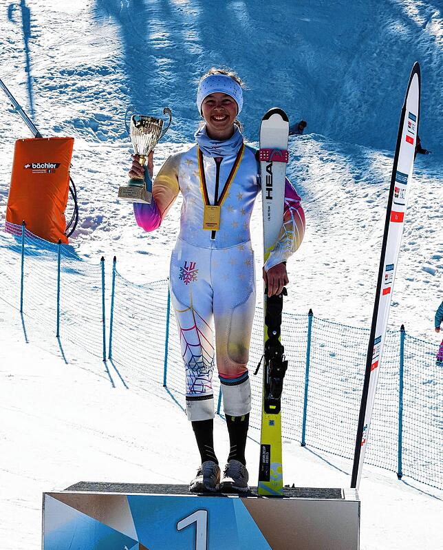 Im Jahr 2022 ist Lena Kiefer Deutsche Meisterin im Deutschen Schülercup Finale U12 geworden.