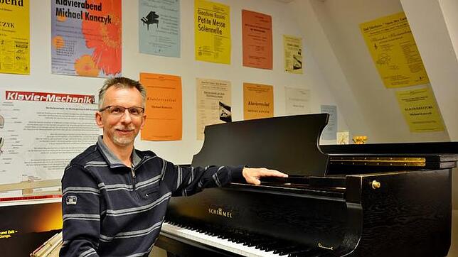 Begeisterung für das Klavier: Michael Kanczyk, engagierter Musikdozent und Klavierlehrer an der Musikschule Donaueschingen, freut sich ...