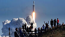 Im Februar&nbsp;2018 hebt die Großrakete &bdquo;Falcon Heavy&ldquo; des privaten US-Raumfahrtunternehmens SpaceX unter dem Jubel von ...