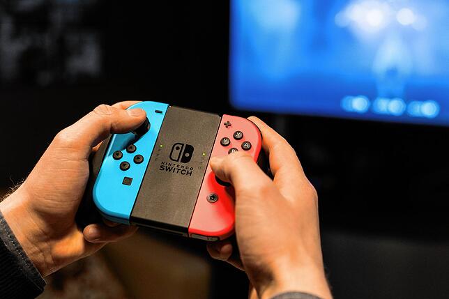Wird die Spielkonsole Nintendo Switch rechtzeitig ausgeliefert?