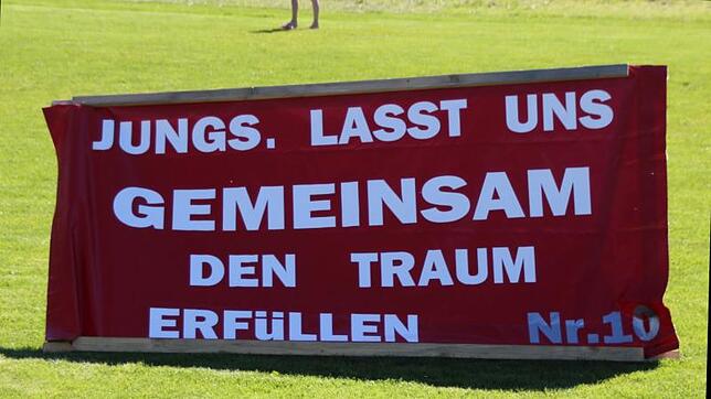 Schon beim Bezirksliga-Saisonfinale hofften die Königsfelder Fans darauf, dass ihre „Jungs“ in die Landesliga aufsteigen. Der Traum, der ...