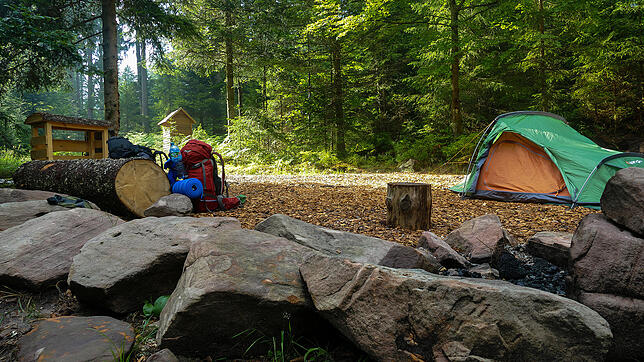 Im Camp Kniebis am Forbach können Trekker ihr Zelt aufschlagen. Bei Trekking handelt es sich um Mehrtageswanderungen. Unterwegs wird in ...