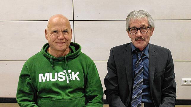 Bezirksdirigent Klaus Siebold (links) und Bezirksvorsitzender Peter Matt sind in ihren Ämtern bestätigt worden. Bild: Michelle Güntert