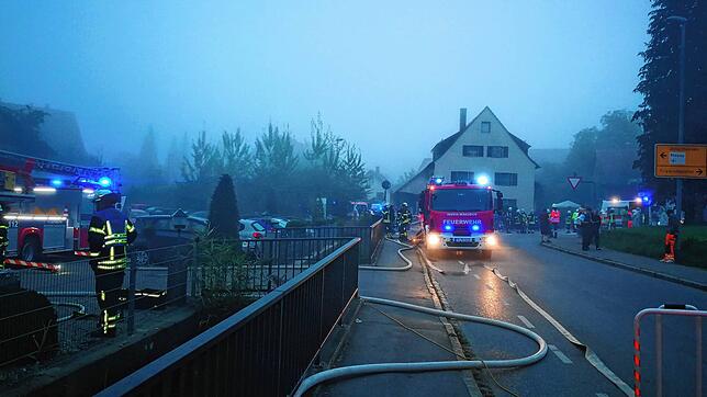 Die Feuerwehr Friedrichshafen war mit 70 Einsatzkräften und 18 Fahrzeugen im Einsatz.