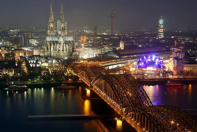 Die Stadt Köln prüft derzeit ein Seilbahnsystem entlang des Rheins zu bauen.