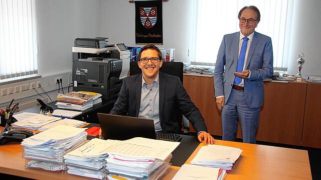 Das wird sein neuer Arbeitsplatz sein: Dominik Männle (links) wird hier offiziell ab Montag, 8. Juni Platz nehmen. Der amtierende ...