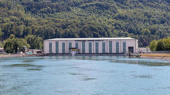 Rheinkraftwerk Albbruck-Dogern, nordöstliche Seite, gesehen von der deutschen Rheinseite aus. Bild: Peter Rosa