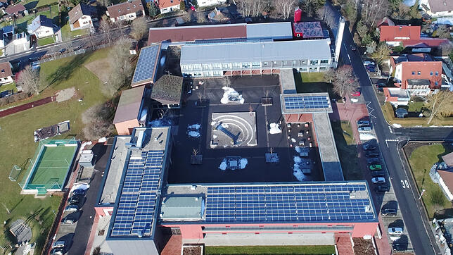 Die Lucian-Reich-Schule ist Hüfingens Dauerbaustelle: Der Querbau (oben rechts) soll abgerissen und durch einen Neubau ersetzt werden. ...