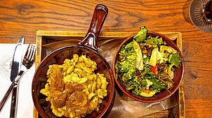 Spätzle mit Salat zum Mittagessen? Das geht beispielsweise im Brauhaus Barfüßer in Singen. Ein Angebot von vielen, wie die Übersicht zeigt.