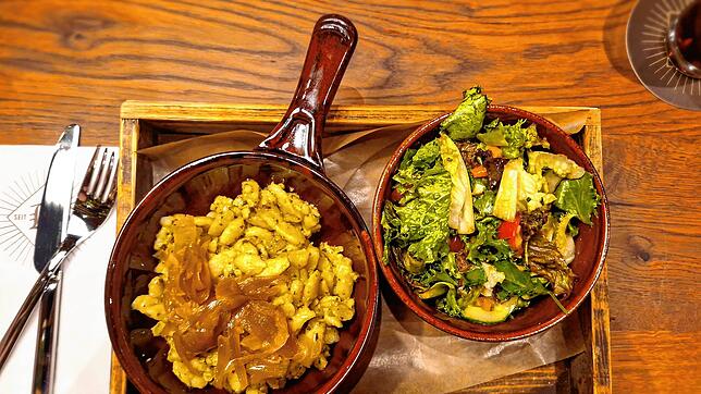 Spätzle mit Salat zum Mittagessen? Das geht beispielsweise im Brauhaus Barfüßer in Singen. Ein Angebot von vielen, wie die Übersicht zeigt.