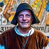 Gunther Schwarz liebt die Musik, Gesang, das Theater und das Spiel mit Worten und Sprache. Sein Talent der sprachlichen Verknappung und ...