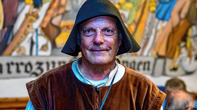 Gunther Schwarz liebt die Musik, Gesang, das Theater und das Spiel mit Worten und Sprache. Sein Talent der sprachlichen Verknappung und ...