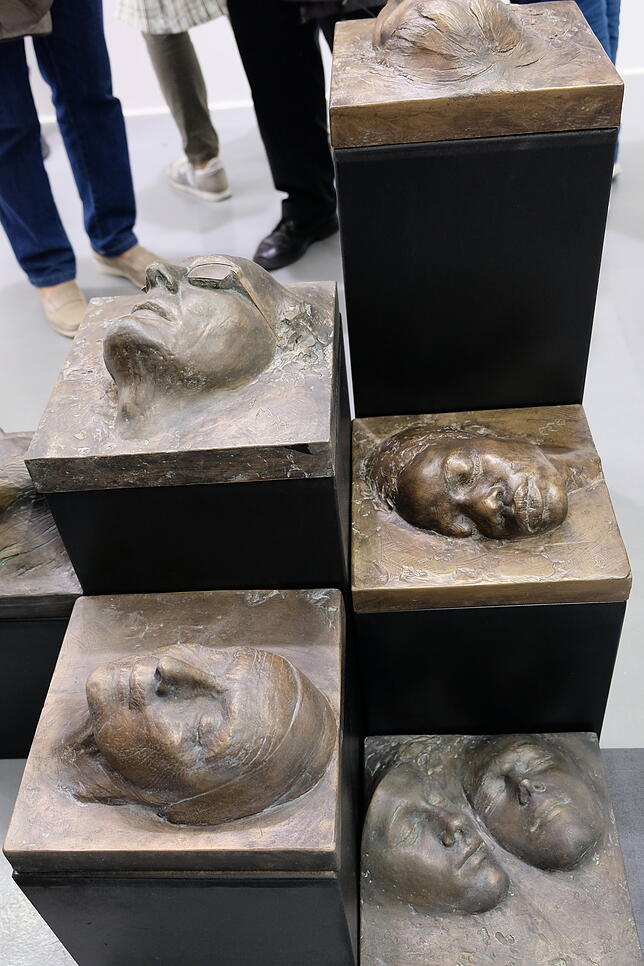 "Sieben Kopfsteine" zeigt Maria Magel im Kunstverein.