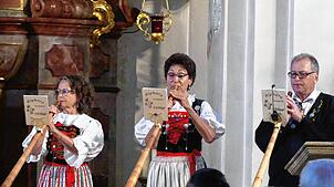 Viel Applaus erntet die Alphorn-Kumpanei Klettgau bei einem Benefizkonzert für die neue Orgel in der Kirche Mariä Himmelfahrt in Tiengen ...