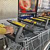 Kundenfrust beim Discounter: Seit einigen Wochen gibt es am Heinrich-Weber-Platz Einkaufswagen mit unsichtbarer Sicherung. Die Räder ...