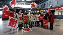 Rund 80 Mitarbeiter des Flughafens legten am Montagabend ihre Arbeit nieder.