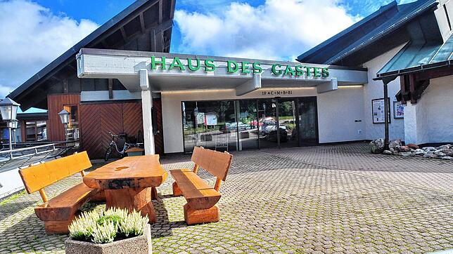 Über den barrierefreien Zugang zum Haus des Gastes erreichen die Gäste das Restaurant „Hacho Stube“.