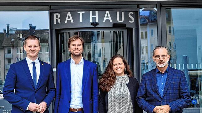 Engagieren sich für das Festival (von links): OB Simon Gröger, Bürgermeister Andreas Hein (Friedrichshafen), Alexandra Gruber ...