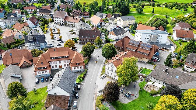 Die Verbindungsstraße durch Grafenhausen. Wer hier fährt, muss bald deutlich runter vom Gas, denn es gilt Tempo 30. Foto: Wilfried Dieckmann