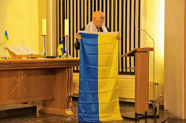 Bild 11: Tränen und Friedenslichter bei der Mahnwache in Stockach