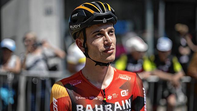 Der Schweizer Gino Mäder vom Team Bahrain-Victorious vor der zweiten Etappe der Tour de Suisse. Der Radprofi ist nach einem Sturz gestorben