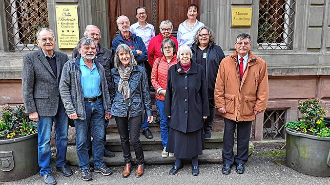 Im Kulturhaus Villa Berberich treffen Vereine, freie Gruppen und die Kunstszene aufeinander. Auf dem Bild (von links): Peter Haußmann, ...