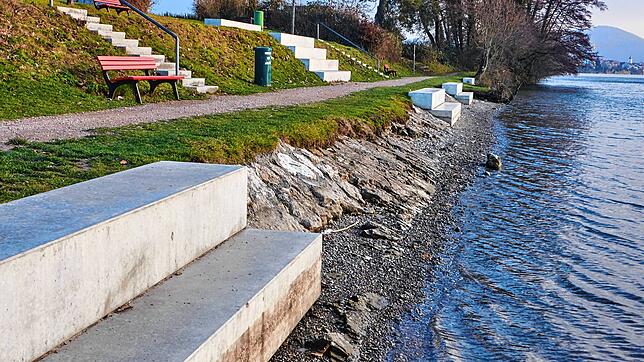 Zugänglich: Die Stufen am Brennetufer sichern die Uferböschung und bieten eine zusätzliche Sitzgelegenheit direkt am Wasser.