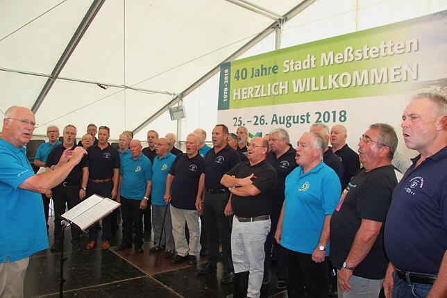 Für ein Glanzlicht im Festprogramm sorgen die Mitglieder der Männerchöre Sängerbund Tieringen, Frohsinn Unterdigisheim und des ...
