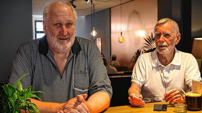 Sie fahren die Mooser Pilger seit vielen Jahren über den See: Kurt-Christian Tennstädt(links) und Jochen Reckziegel.