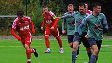 Der FC Königsfeld (rotes Trikot) hat sich mit 4:2 gegen den FV Möhringen durchgesetzt.