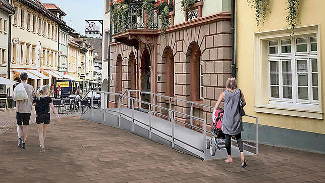 Mit Rampe: Die Stadtverwaltung plant vor dem Haupteingang in der Fußgängerzone eine Rampe zu bauen.