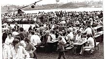 Ein Blick auf das Schlossseefest im Jahre 1982. Damals gab es nur wenige Buden und die Bühne befand sich in der Mitte zwischen den ...