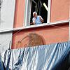 Thomas Kauter bei der Enthüllung der neuen Fassade an der Seestraße.