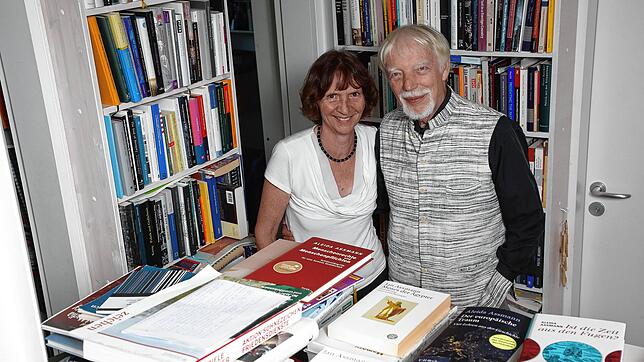 Aleida und Jan Assmann 2018 in ihrem Konstanzer Wohnhaus: „Gemeinsinn“ lautet der Titel ihres letzten gemeinsamen Werks.