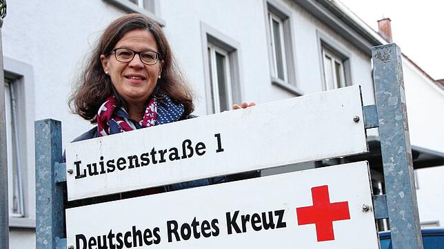 Uta Rausch vertritt die Ines und Elly Dahm Stiftung des Deutschen Roten Kreuzes in Konstanz. Diese unterstützt Frauen in Notlagen und ...